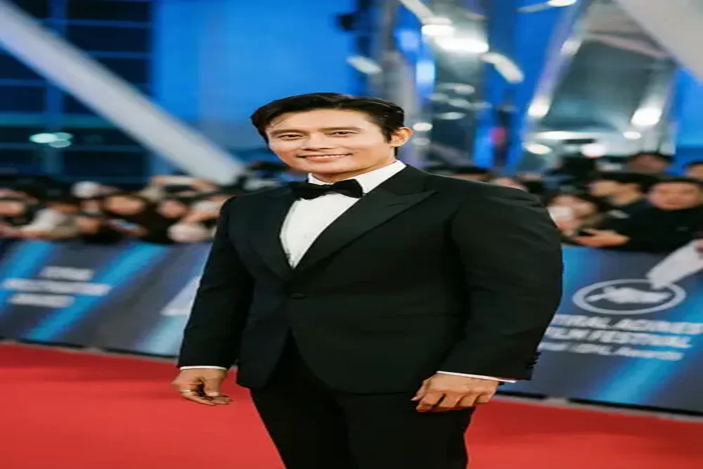 麻豆视频合作国际男演员红毯照